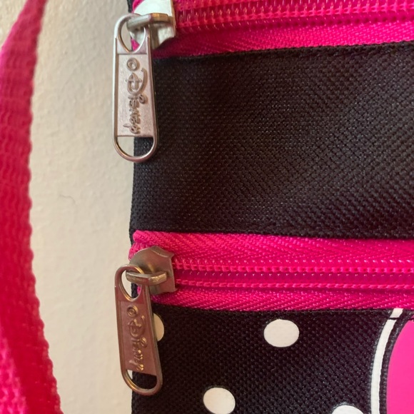 Disney Minnie Mouse Passport Crossbody Bag - Picture 2 of 6